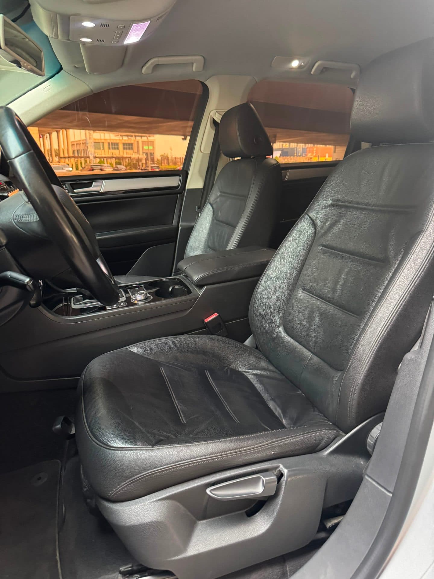 2016 Volkswagen Touareg photo 5