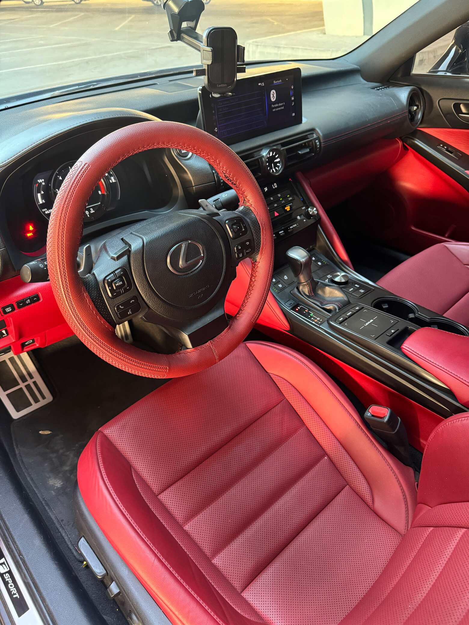 2023 Lexus IS photo 4