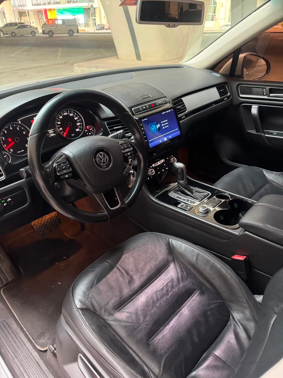 2016 Volkswagen Touareg photo 3
