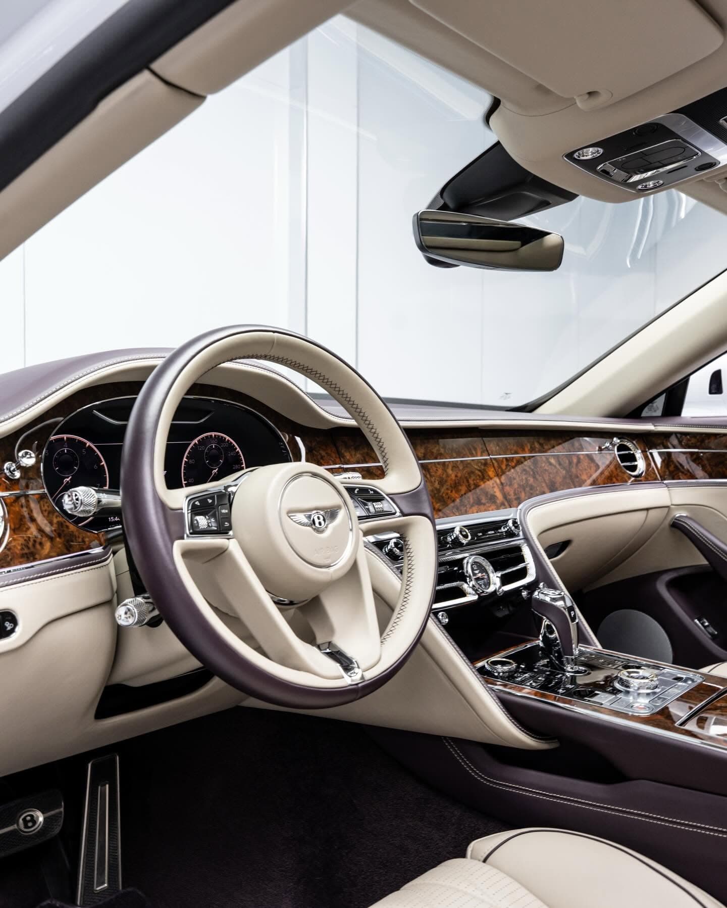 2020 Bentley Flying Spur photo 2