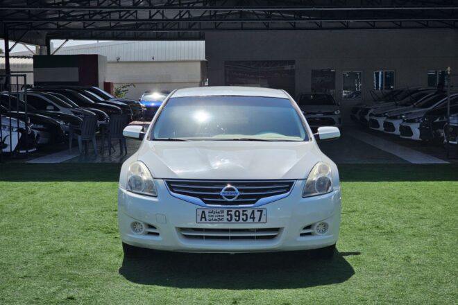 Sale 2012 Nissan Altima 2.5 AED 13500