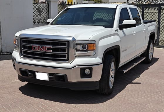 GMC Sierra 2015 SLE 53 V8   GCC Specs   Full Service History