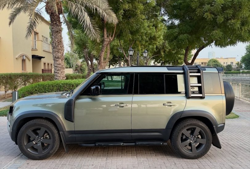 2023 Land Rover Defender 110 SE P300