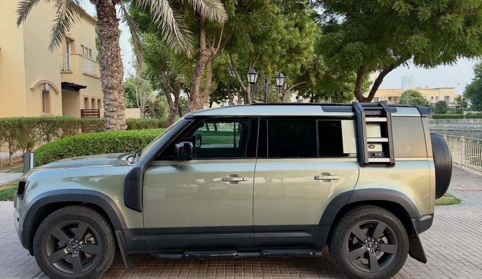 2023 Land Rover Defender 110 SE P300