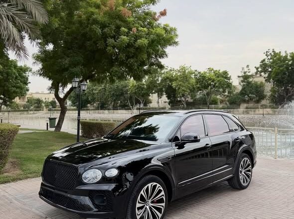 Sale 2022 Bentley Bentayga V8 GCC Specs