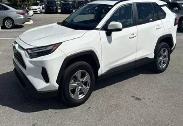 Sale Toyota RAV4 2022 XLE Full Options White